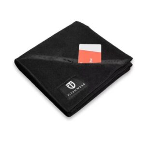 Custom-woven-logo-label-lint-free-and-anti-baterial-microfiber-gym-towel-with-zipper-2